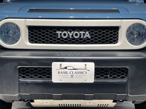 Used 2014 Toyota FJ Cruiser 4WD image 16