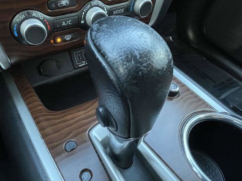 Used 2018 Nissan Pathfinder Platinum image 22