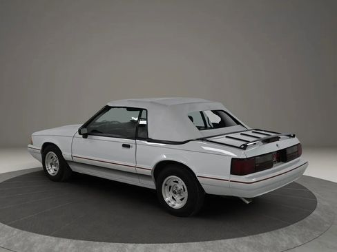Used 1992 Ford Mustang LX RWD image 3