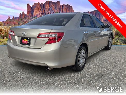Used 2013 Toyota Camry LE image 7