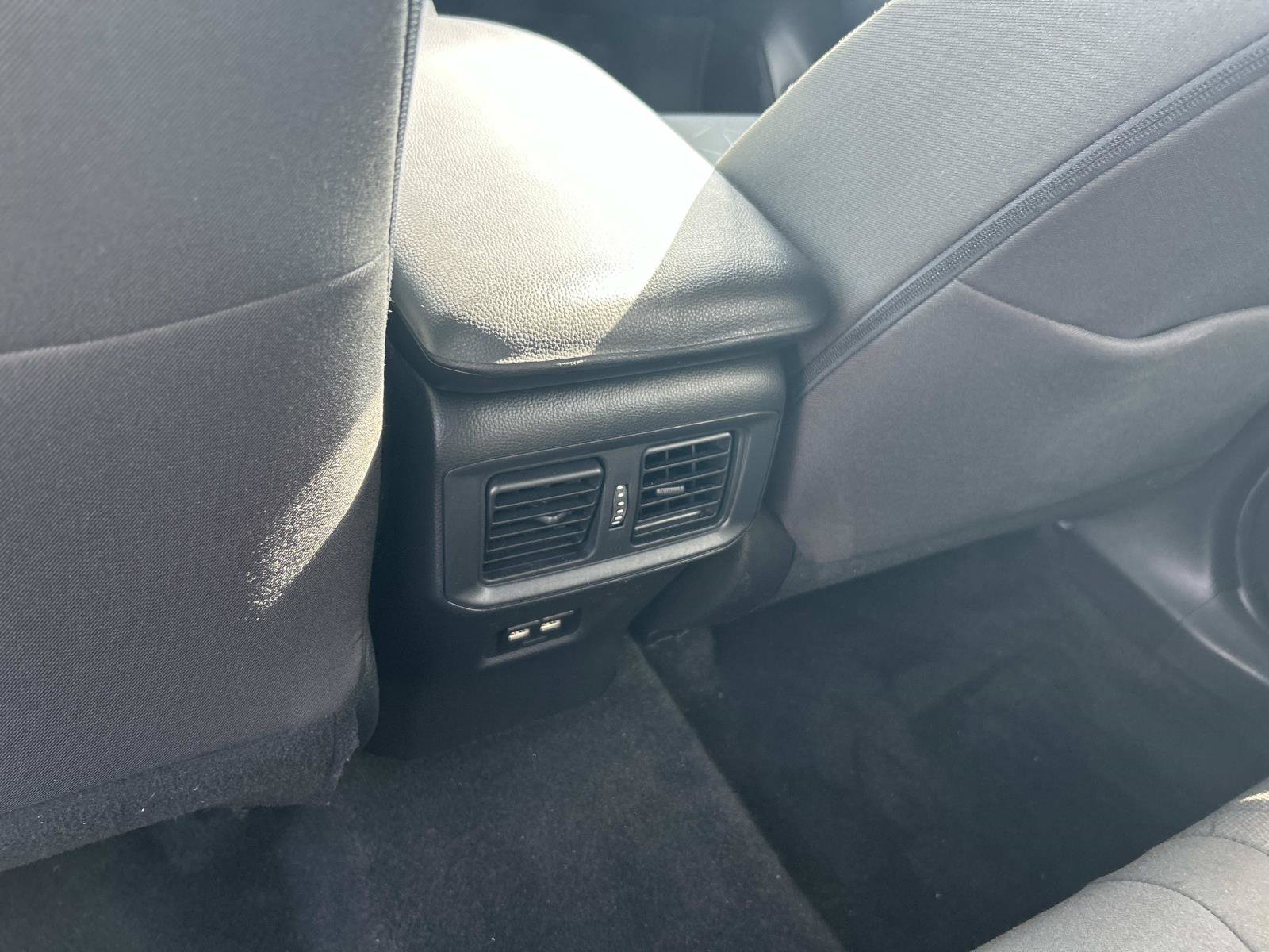 Used 2021 Toyota RAV4 XLE AWD/4WD image 23