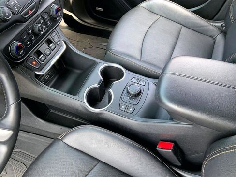 Used 2021 GMC Terrain SLT w/ Infotainment Package II FWD image 15