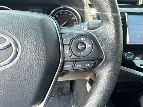 Used 2018 Toyota Camry LE FWD image 30