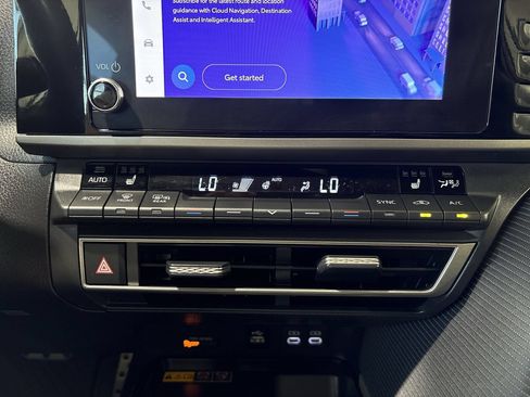 Used 2025 Toyota Camry SE w/ Convenience Package FWD image 20