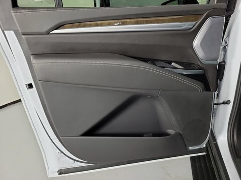 Certified 2026 Cadillac Escalade ESV Platinum Sport AWD/4WD image 12