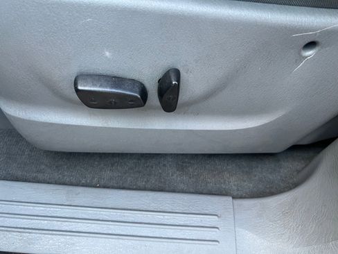 Used 2005 Dodge Grand Caravan SXT w/ Premium Group image 9