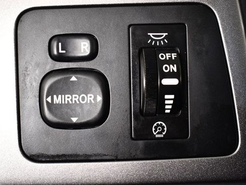 Used 2005 Pontiac Vibe image 36