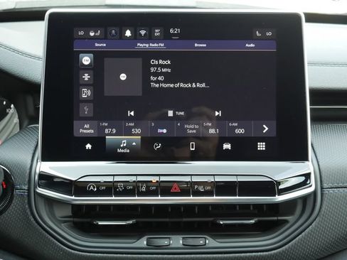Used 2025 Jeep Compass Limited w/ Sun & Sound Group AWD/4WD image 19