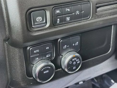 Used 2024 GMC Yukon SLT w/ SLT Luxury Package AWD/4WD image 10