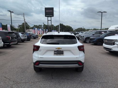 Used 2025 Chevrolet Trax LT w/ Driver Confidence Package FWD image 5
