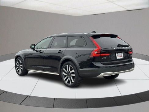 Used 2021 Volvo V90 T6 Cross Country image 6