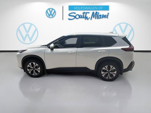 Used 2023 Nissan Rogue SV image 4