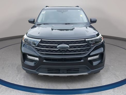 Used 2020 Ford Explorer XLT w/ Equipment Group 202A RWD image 2
