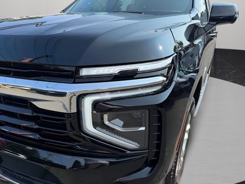 Used 2025 Chevrolet Suburban LS AWD/4WD image 9