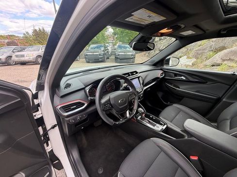 Used 2023 Chevrolet TrailBlazer RS w/ Sun and Liftgate Package FWD image 15