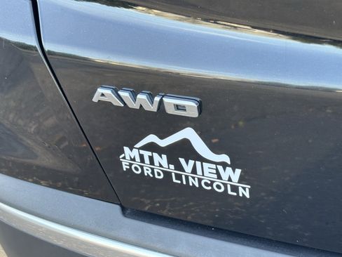 Used 2017 Cadillac XT5 Luxury w/ Driver Awareness Package image 11