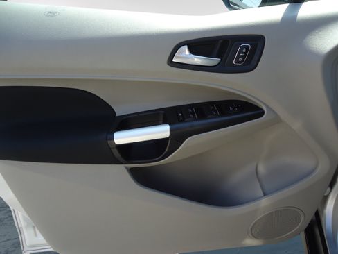 Used 2022 Ford Transit Connect XLT FWD image 19