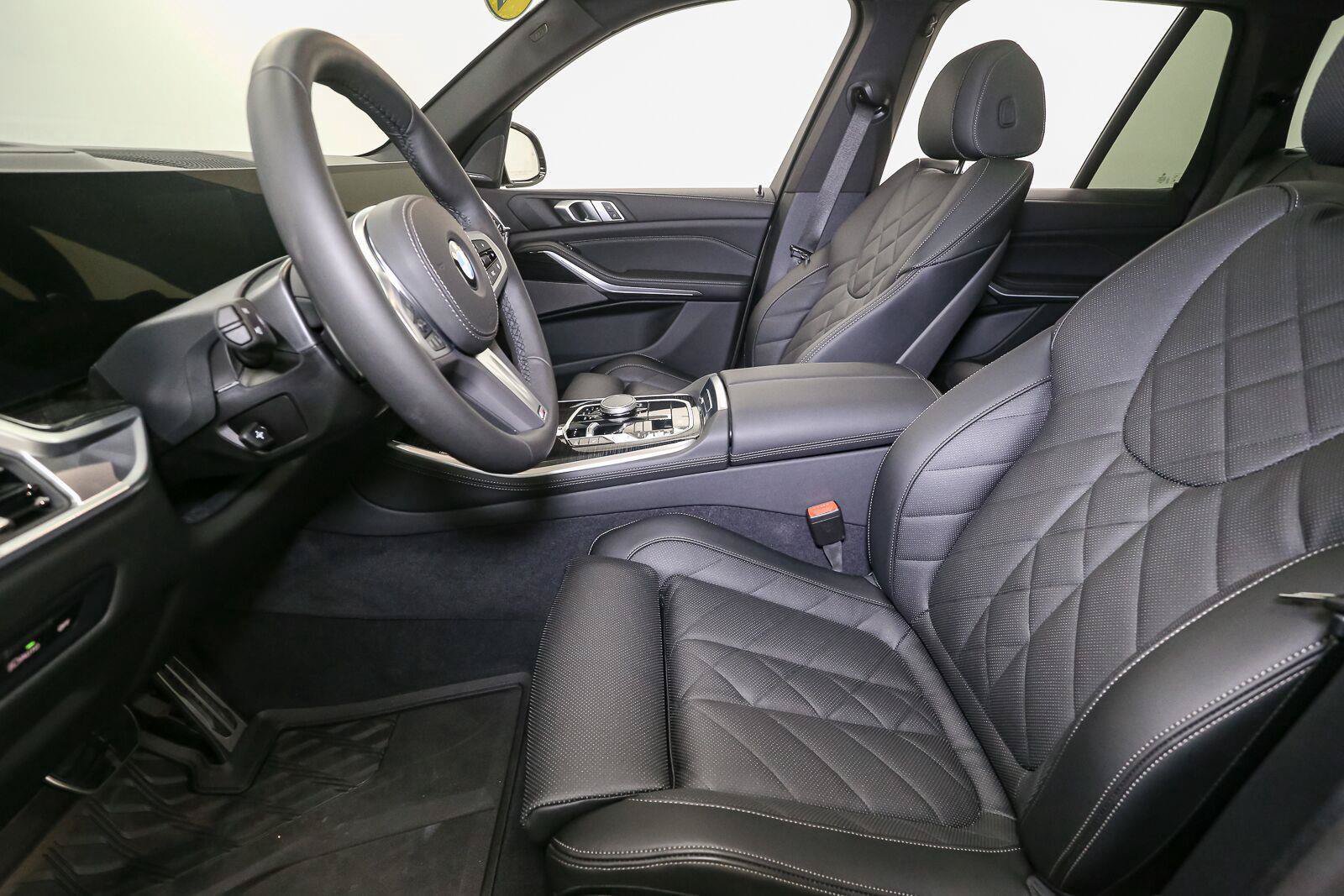 Used 2026 BMW X5 xDrive40i w/ M Sport Package AWD/4WD image 43