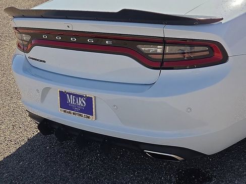 Used 2019 Dodge Charger SXT image 16