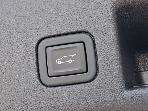 Used 2023 Chevrolet Equinox Premier AWD/4WD image 30