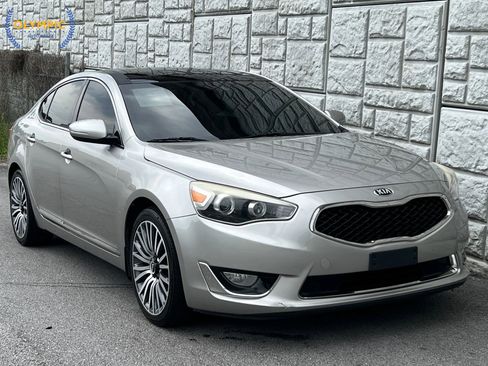 Used 2015 Kia Cadenza Premium w/ Technology Package FWD image 3