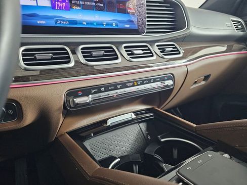 Used 2025 Mercedes-Benz GLS 450 4MATIC image 32