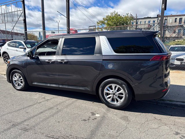 Used 2022 Kia Carnival LX FWD image 4