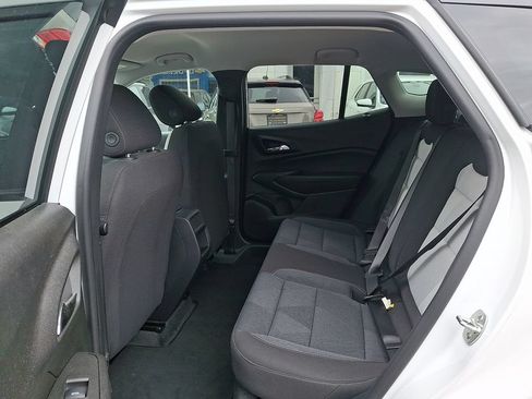 Used 2024 Chevrolet Trax LS w/ LS Convenience Package FWD image 10
