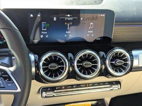 Used 2025 Mercedes-Benz GLB 250 image 12
