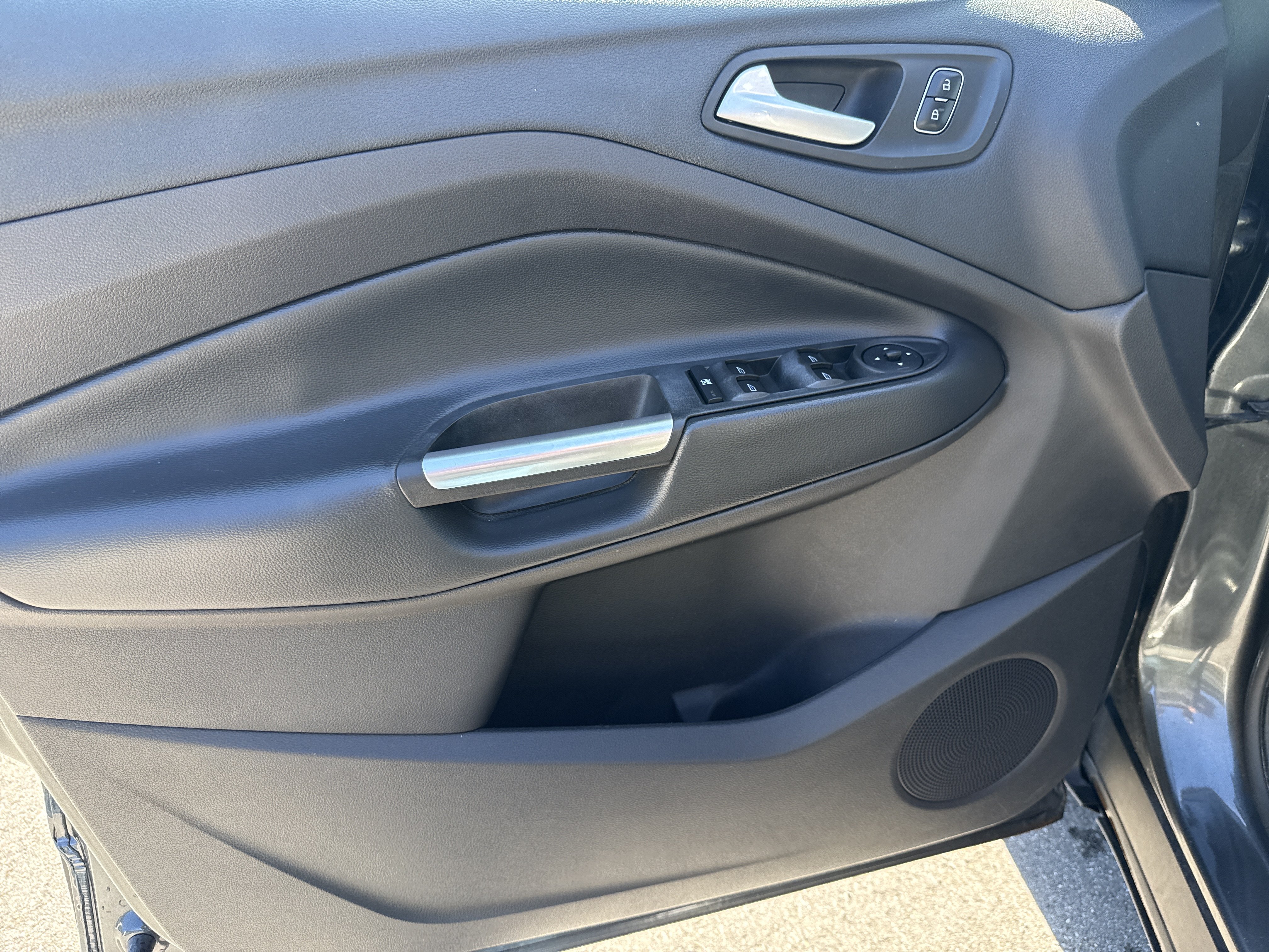 Used 2018 Ford Escape SE w/ Ford Safe & Smart Package AWD/4WD image 15