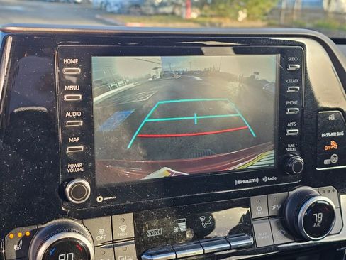 Used 2022 Toyota Highlander XLE image 46