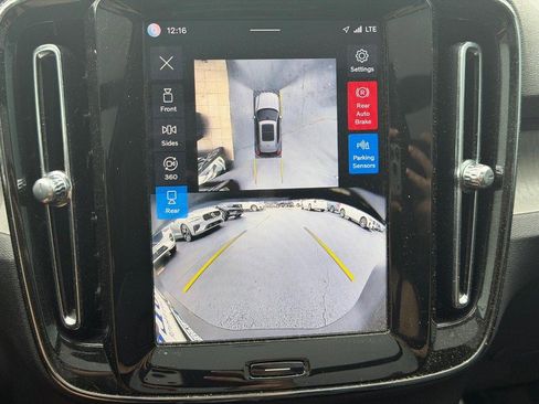 Certified 2025 Volvo XC40 B5 Plus AWD/4WD image 23