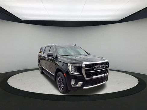 Used 2024 GMC Yukon XL SLT w/ SLT Premium Package AWD/4WD image 2
