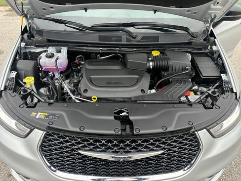 New 2026 Chrysler Pacifica Select AWD/4WD image 9