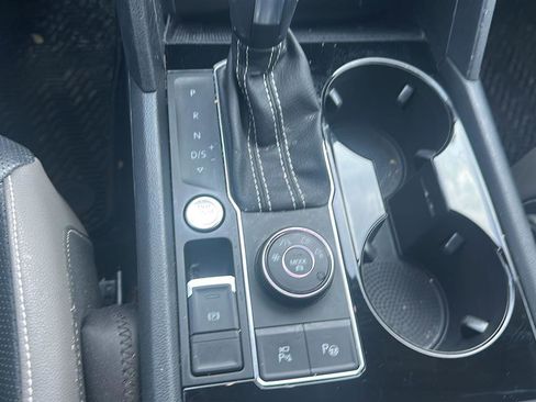 Used 2022 Volkswagen Atlas SEL Premium image 26