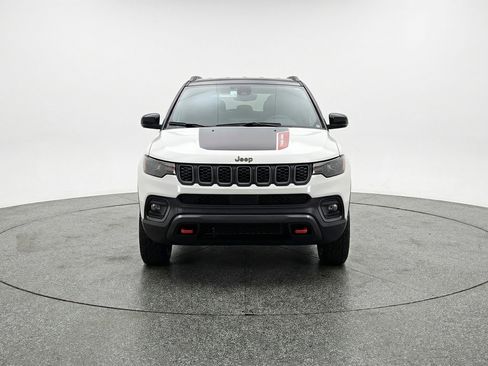 Used 2025 Jeep Compass Trailhawk image 2