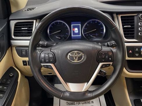 Used 2018 Toyota Highlander XLE AWD/4WD image 29