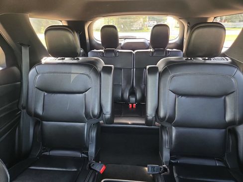 Used 2020 Ford Explorer XLT w/ Equipment Group 202A AWD/4WD image 28