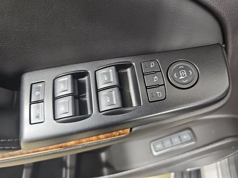 Used 2017 Chevrolet Tahoe Premier AWD/4WD image 35