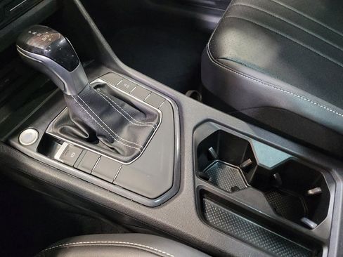 Used 2023 Volkswagen Tiguan SE w/ Panoramic Sunroof Package FWD image 26
