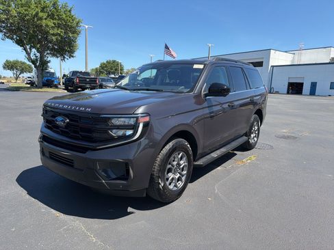 Used 2025 Ford Expedition Active image 15