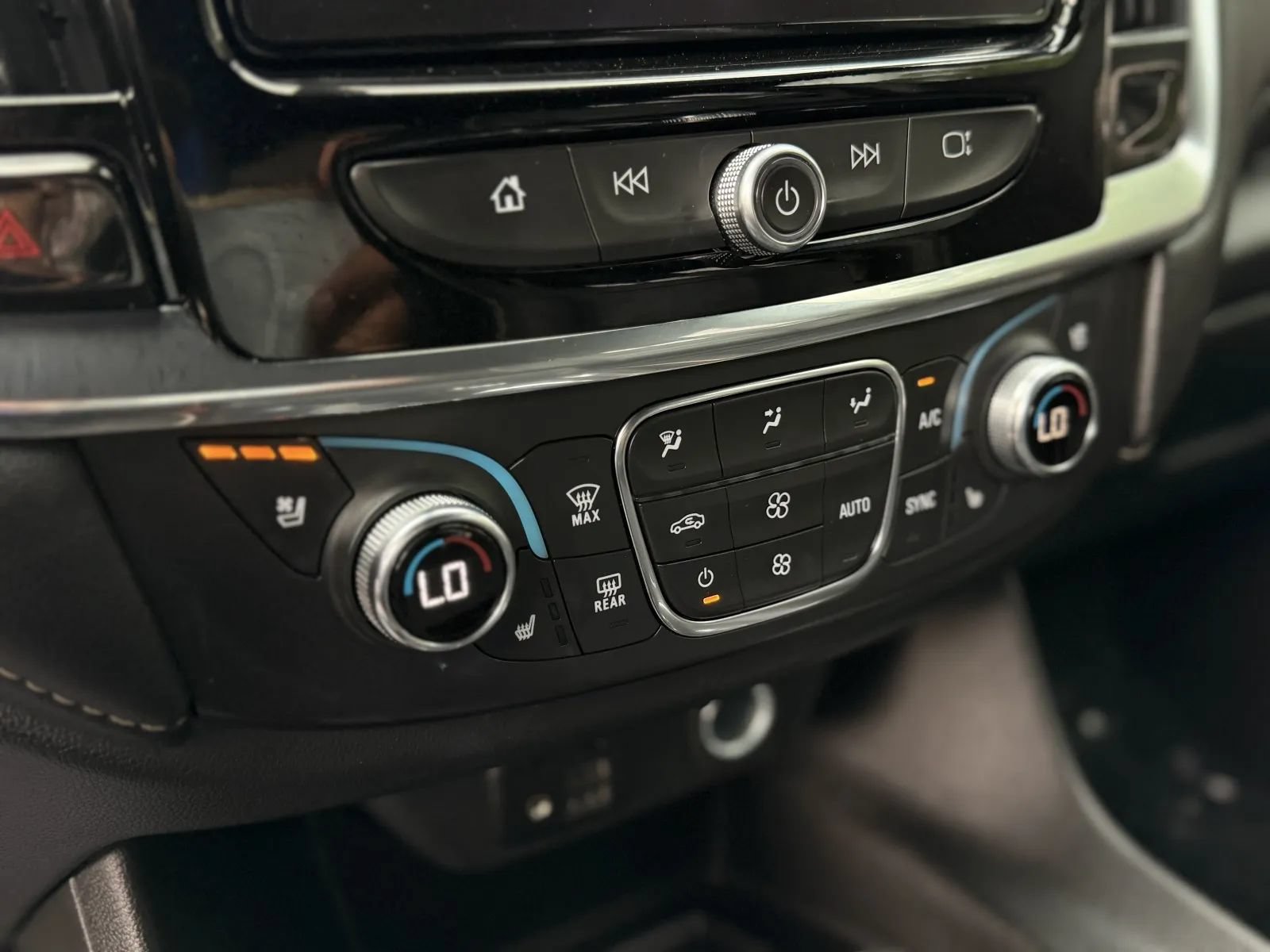 Used 2023 Chevrolet Traverse Premier w/ Redline Edition FWD image 36