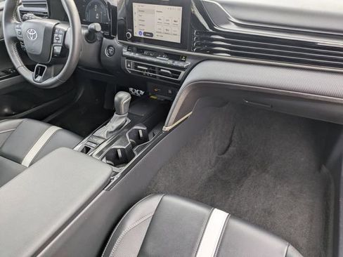Used 2025 Toyota Camry SE image 31