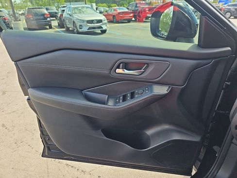 Used 2024 Nissan Rogue SV w/ SV Premium Package FWD image 31