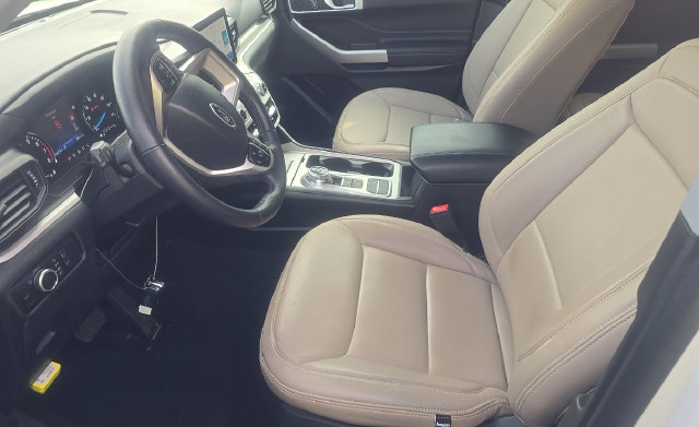 Used 2024 Ford Explorer XLT RWD image 4