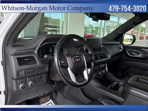 Used 2023 GMC Yukon XL SLT AWD/4WD image 11
