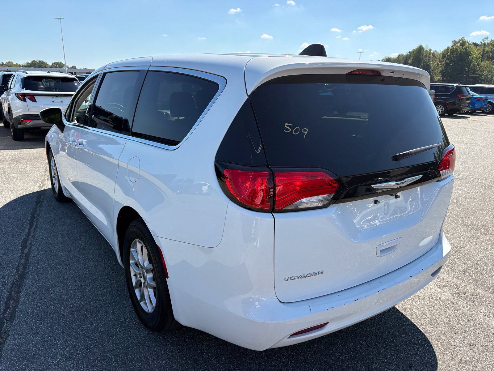Used 2023 Chrysler Voyager LX FWD image 7