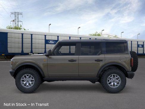 New 2025 Ford Bronco Badlands image 3