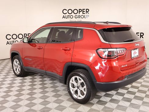 Used 2025 Jeep Compass Latitude w/ Sun & Sound Group AWD/4WD image 23