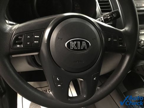 Used 2013 Kia Soul FWD image 40